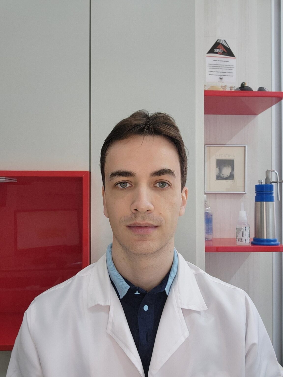 Dr. Rafael de Abreu, Dermatologista em BH. Saiba como é a consulta dermatológica. Quem pode ir?